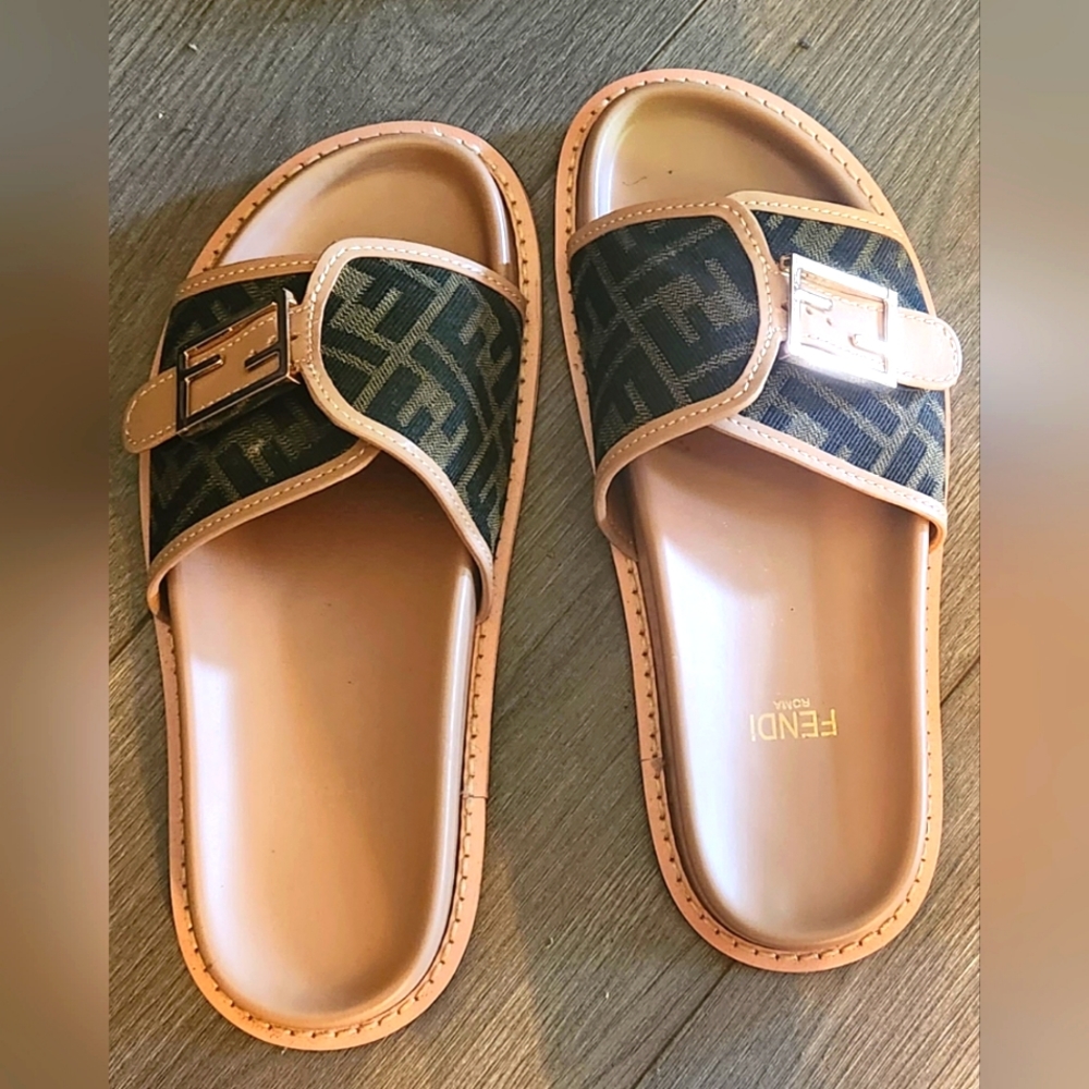 FENDI slides (logo)
